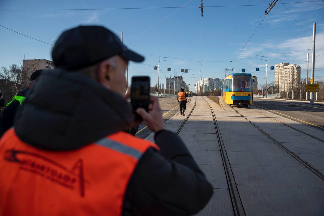В Киеве возобновили движение по Дегтяревскому путепроводу. Как он сейчас выглядит (фото)